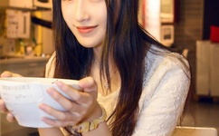 坐在有木棒的马鞍上难受